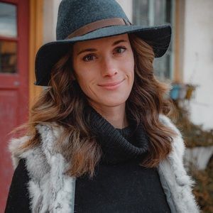 Meet your Posher, Casey